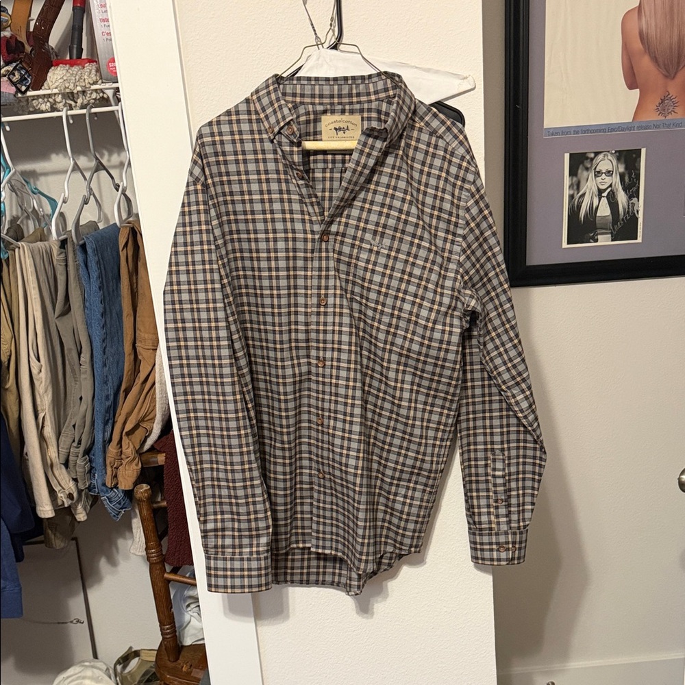 Stylish Men's Brown Plaid Button-Down Shirt